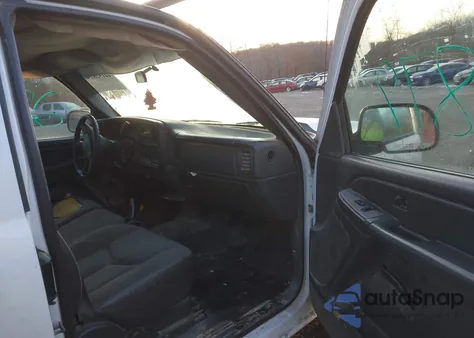 2005 Chevrolet Silverado 2500Hd Work Truck z USA, uszkodzony, nr VIN 1GCHC29U55E256222